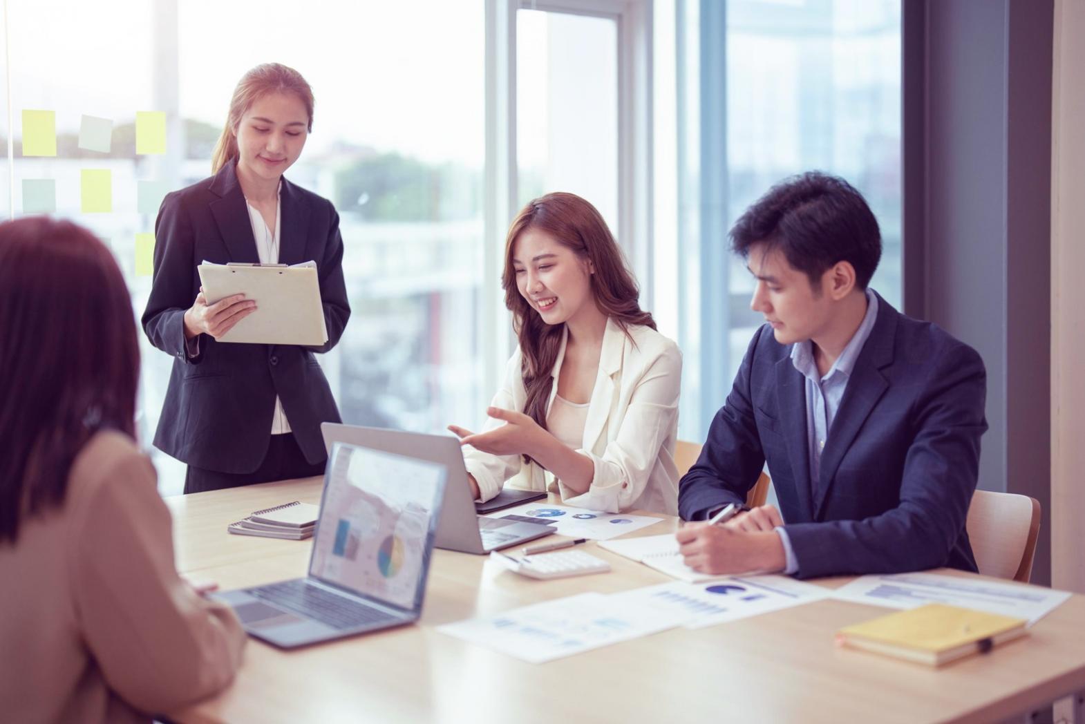 Espacio de trabajo con análisis de estrategia de contenido SEO